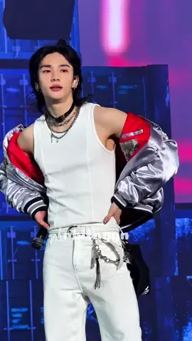 Hwang Hyunjin. #StrayKids #SKZ #스트레이키즈 #hyunjin #hwanghyunjin #현진  #hyunjinedit #fyp #kpopedit #fancam #Lollapalooza #dominATE