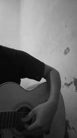 udh malem kan yak? yauda yuk ngegalau bareng.  #covermusic #gitarcover  #galau #harusnyaakuygdisana #fypppppppppppppp 