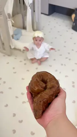 New shape of steamed bread,see how the baby reacts😂#funnyvideos #fyp #funny #foryou #baby 