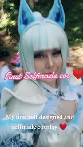 I was in Bavaria at the weekend and finally presented and shot my very first self-designed and self-made cosplay. I was so happy about it. Even though not everything is perfect yet, I'm already looking forward to many more projects ❤️ #cosplaygirl #cosplay #selfmade #selfmadecosplay #crafting #kitsune #alolanninetales 