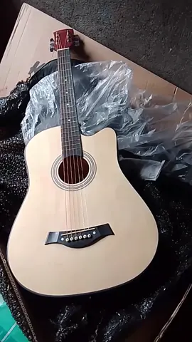 Budget guitar for beginners 🎸 #kawesguitar #budgetguitar #guitar38inc #kawesguitar38inc #fyp 