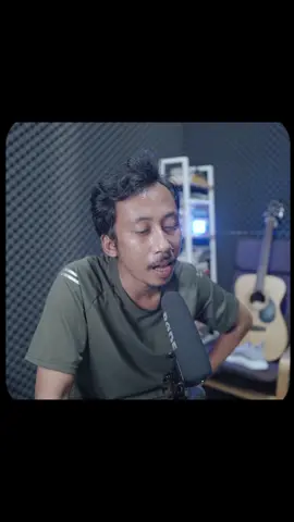 itu sih prinsip gue, gue gak mau istri kerja. cukup dirumah.