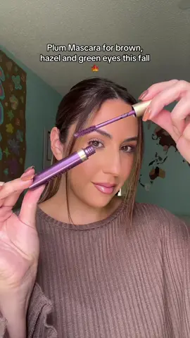 Plum Mascara for a Fall Makeup Trend #greeneyes #plummascara #browneyes #mascarahacks #mascarahack #hazeleyes 