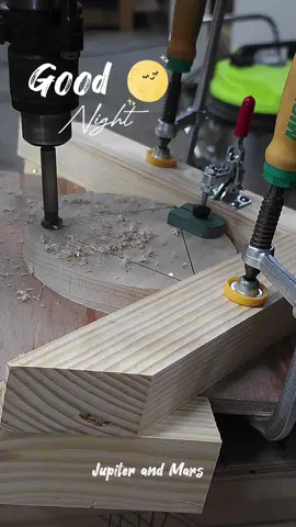 It's cheap and a very old model, but it still gets the job done. #woodworking #목공 #木工 