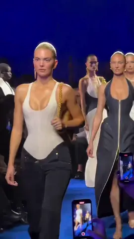 Kendall Jenner walking for Schiaparelli SS25 in Paris, France. #kendalljenner #adrianalima #candiceswanepoel #schiaparelli #foryoupage #catwalk #Runway #fashion #parisfashionweek #pfw #pfw24 #blowthisup #trend 