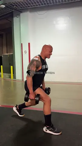 THE ROCK GYM WALKING LUNGES 🦾  #therock #romanreigns #WWE #wwefan #bodybuilding #gym #GymTok #workout #motivation #foryou #fyp #fy 