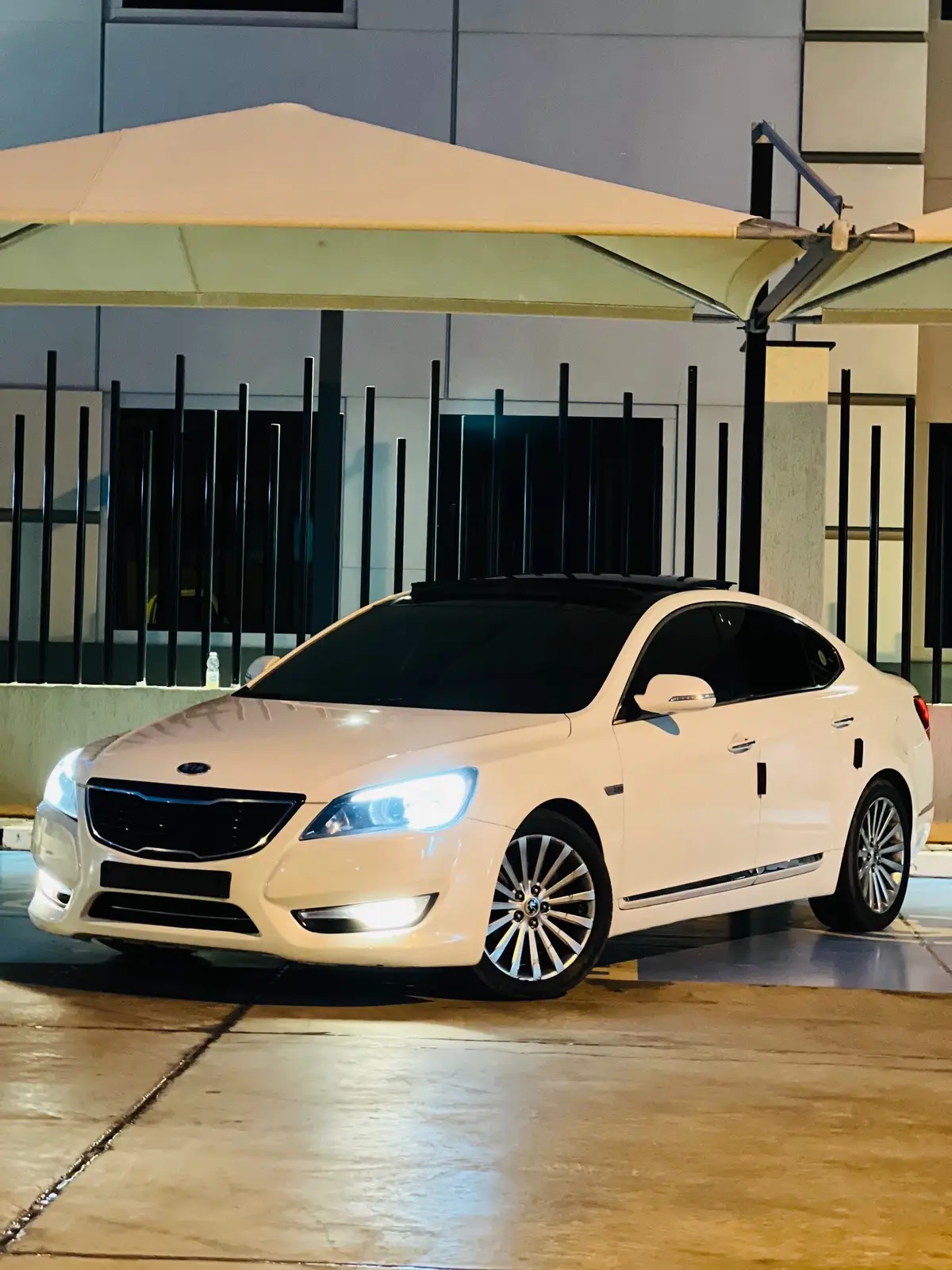 كيا كادينزا للبيع سيارة درجة اولى محرك 27 للاستفسار ع 0922034097