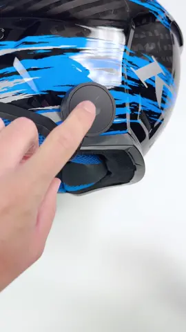 Speakers so slim, you won’t even know they’re there—but loud enough to keep up with loudest engines. And of course the sound is absolutely incredible. The SoundPro is the ultimate way to listen to music while riding 👊