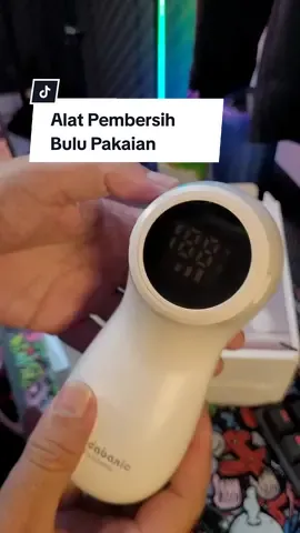 Alat Pembersih Bulu pakaian  dari Padabanic ini bener bener fungsi gays #padabanic #pencukurbulupakaian  #pembersihbulubaju #pembersihbulu #pembersihkain #lintremover #fyp  #viraltiktok 