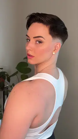 ASMR Buzz Rubs available on my Patreon 😘 #linkinbio👈  #buzzcut #buzzcutgangster #headshavegirl #haircutvideo #buzzrubs 
