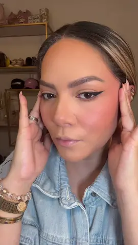 Este tutorial es para ti, si tienes parpado caido y te quieres de linear los ojos 💖 @Dahlia lashes🧸🌸 #BlackTrack by @maccosmetics #Morphe250 brush @Morphe Cosmetics #GetItGirl lips by @Beauty Creations Cosmetics #H8A #Makeup #Tutorial #Maquillaje #Eyeliner #Delineador #fyp 