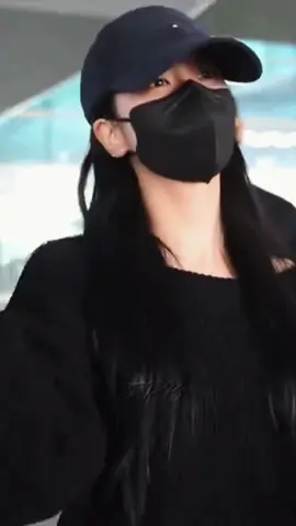 Chị ta mà đội nón + khẩu trang đen + áo đen là xĩuuuu🫠🫠🫠#jisoo #kimjisoo #jisooblackpink #jisoo_sooyaa 