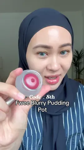 Love love love this!! Memang recommended untuk korang yang suka makeup light2 tanpa foundation tapi nak nampak alive sikit! #fweepuddingpot #fwee #makeuptutorials #makeupswatch #lipandcheekblusher #lipandcheek #makeup #lipswatches 