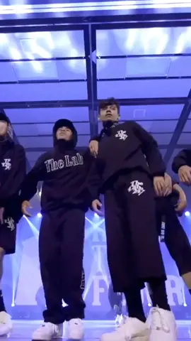 Credits: The lab dance crew #dance #dancer #choreography #choreographer #professionaldancer #fyp #reposting #viral #pageforyou #StepsNSync #fyppppppppppppppppppppppp #f #for #you #siennalalauchoreography #siennalalau #hitthefloor #dancers 