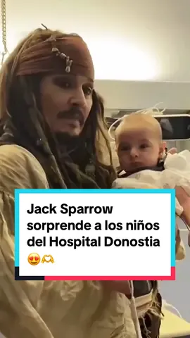 ¡Lo ha vuelto a hacer! 😍🫶 El pirata más famoso del cine, encarnado por Johnny Depp, sorprendió ayer a a los niños del Hospital Donostia aprovechando su paso por el Festival de Cine de San Sebastián ✨ #Cineentiktok #PeliculasRecomendadas #JohnnyDepp #JackSparrow #Piratesofthecaribbean #Piratasdelcaribe ##72SSIFF