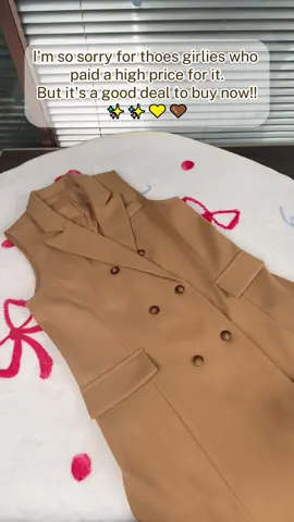 Super versatile sleeveless woolen coat.Skin friendly fabric  windproof autumn and winter must have a big discount today limited stock buy quickly!!💕#falloutfits #coat #overcoat #sleeveless #woolen  #warm #windproof #friendly #OOTD #skin #womenfashion #dailywear #fyp #earthtones #fallfreshness #ladystyle #TikTokFashion #tiktokmademebuyit #falldealsforyou 