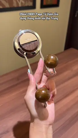 Móc đôi treo áo khoác sau cánh cửa siêu sang- đẹp và vô cùng tiện lợi, không cần phải khoan tường đục lỗ, hít rất mạnh và chắc, treo áo khoác, túi xách, nón, khăn đều rất xinh , có thể tháo ra đem nơi khác dán đc nhiều lần!