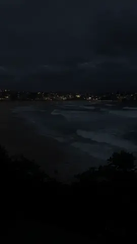 Bondi at night 🌜 #fypシ #bondibeach #solotravel 