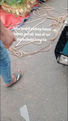 laka mobil bawa sayur, pecah ban di tol purbalenyi km130 arah jakarta#sayur #drivermuda 