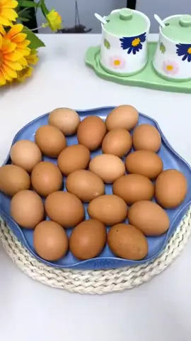 [Limited time special offer, buy one get one free! ] With it, it is much more convenient to crack eggs and cook. Put the eggs in and gently open the shells. The eggs are opened completely without leaving any residue. It is clean and hygienic and does not dirty your hands #eggshell opener #egg opener #eggbeater