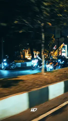 Tebak motor kameramen?👀 editor : @Kadaldesign_  #malangculturestyle #xmax #mxking150 #aerox #bukanasalbancacing #y15zr #xmax300 