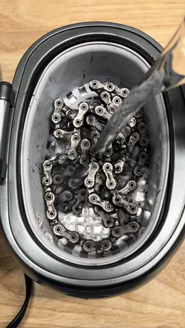 Ultrasonic chain clean #bike #bicycle #cleaning #cleaningtips #dirtybike #dirtychain #bikechain #chaincleaning #bikecleaning #bikemaintenance #bikecare #bikerepair #bikeworkshop #bikemechanic #biketools #ultrasoniccleaner #mechanictips #DIY #bikelife #cyclinglife #mechaniclife #fyp #foryoupage #biketok #CleanTok