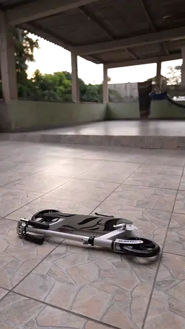 🛴💨 A brincadeira vai longe com o Patinete da Atentu! Com design moderno e muita adrenalina, é só subir e partir para a diversão! ✨ Quem vai dar o primeiro rolê? #atentu #patinete #rodinha #velocidade #diversao #radical