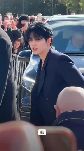 Scoups at the Paris Fashion Week for LOEWE🫠🤍 #scoups #seventeen #svt #에스쿱스 #parisfashionweek 