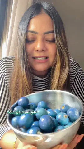 Have you tried these blue fruits ? And do you knoww the name ?  நீல வெரளுக்காய் 💙 #tiktokvlog #tiktoksrilanka #travelwithakkachi #pearlijjajeyarajah #tiktokceylon #tiktokindia #tiktokmalaysia #WhereToEat #tiktokmalaysia #foryoupage #foryou 