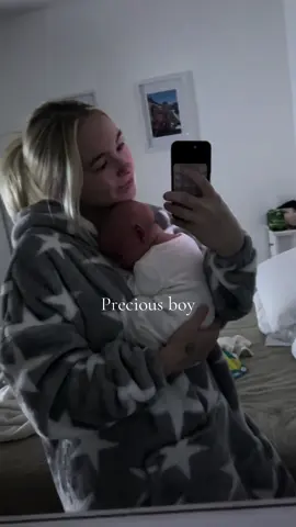 How are you almost one month old 😮🤍 #firsttimemum #mumsoftiktok #newborn #postpartum #boymum #foryoupage #fup #fyp 