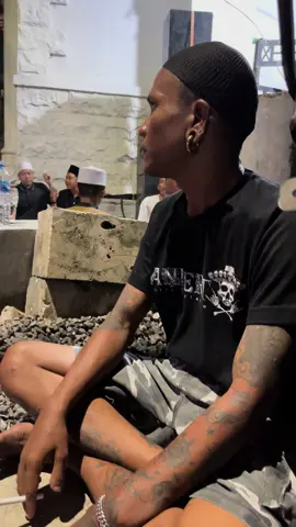 Ku tak pantas berada di surgaMu, Namun tak kuasa bila aku masuk ke nerakaMu, Aku datang mengharap belas kasih dariMu, Kepada siapa aku meminta selain padaMu  #sanbertotattostudio #sanberto #santribertatto #coplercommunity #sanbertocommunity #breettd #tattoosurabayaa 