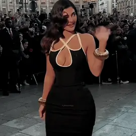 her walk omgg 🙇🏽‍♀️ || #kyliesweetyy #kyliejenner #kingkylie #kyliecosmetics #xyzbca #edit #kardashians #capcut #kyliejenneredit @Kylie Jenner 