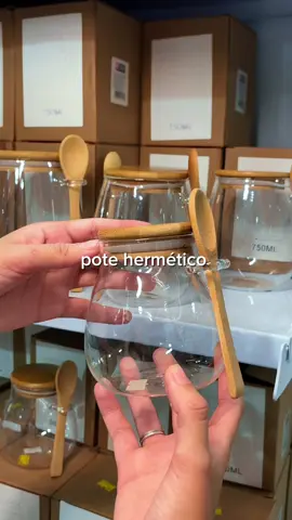 Pote hermetico com tampa em bambu🤩 #potehermetico #potes #hermeticos #achadinhos #coisasdecasa #viral #decoracao 