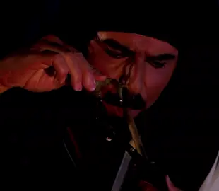 ليه يادنيا تعزين الرخوم و الشجاع يعيش عمره في نكد تطرحينه كل ماحاول يقوم و كل مايبني تفاجأ بالهدد                  والخبل حضه ورا ذيك النجوم عالي مرتاح دايم في سعد و الشجاع تحاصره سود الهموم و ان تخلص من نمر طاح بأسد                                                               #غليص_ولد_رماح #راس_غليص 