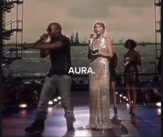 By making that gesture, he saved her #kanyewest #viraltiktok #beyonce #fyp #taylorswift #pourtoii #stormy_edit #capcut_edit 