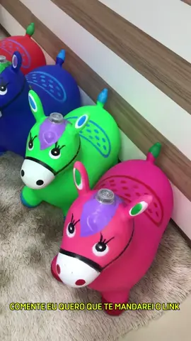 O Cavalinho Upa Upa Inflável Pocotó é um brinquedo irresistível para as crianças! Com design divertido e colorido, ele oferece uma experiência de pular e brincar com música envolvente e luzes LED que encantam. Feito de material resistente, é ideal para saltos seguros e alegres, promovendo atividade física e diversão. Perfeito para festas ou momentos de lazer, esse cavalinho traz sorrisos e muita animação!