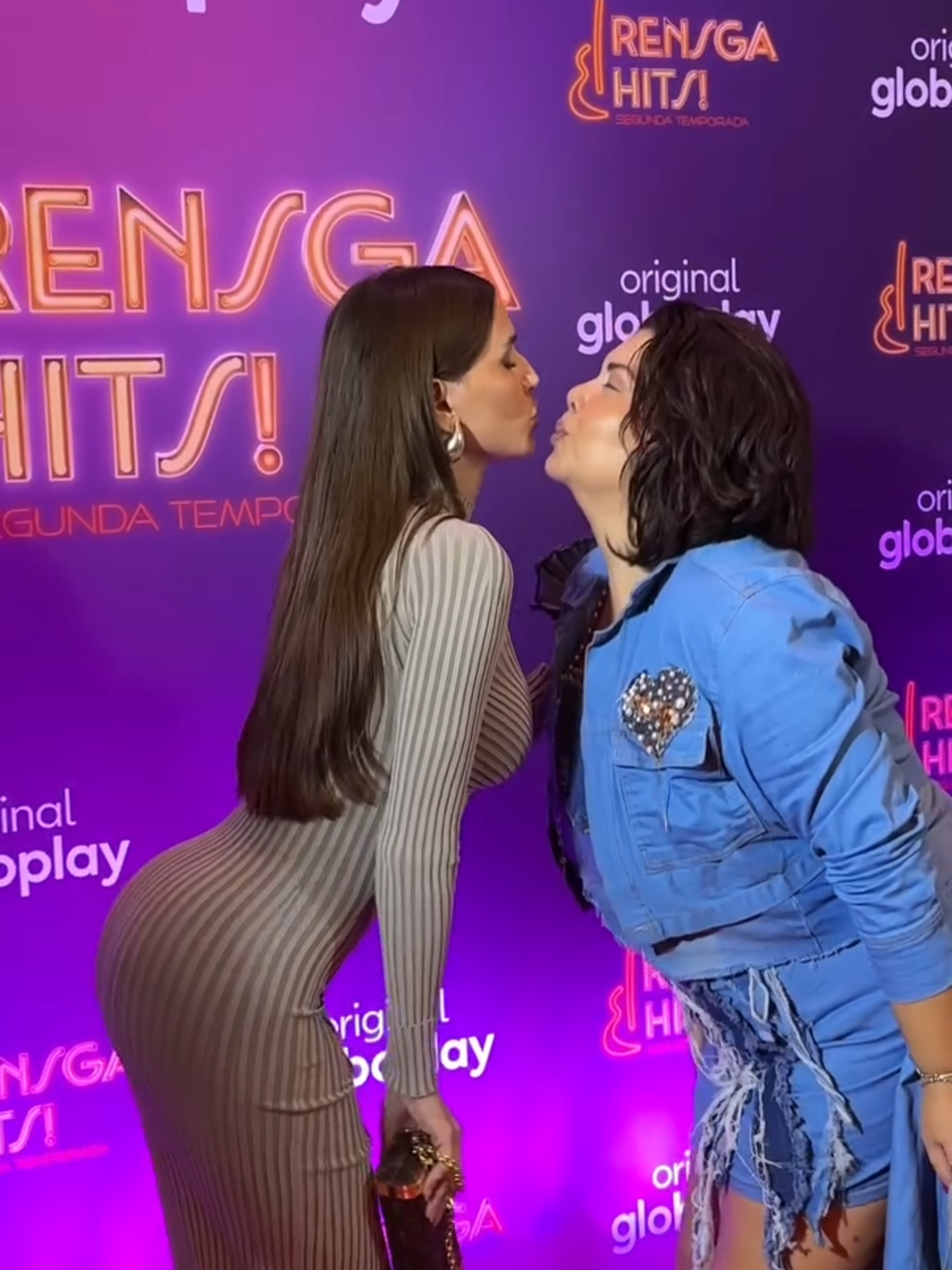 Um beijo pra quem vai ver Rensga hoje 💋 @Deborah Secco e @Fabiana Karla #RensgaHits🎬