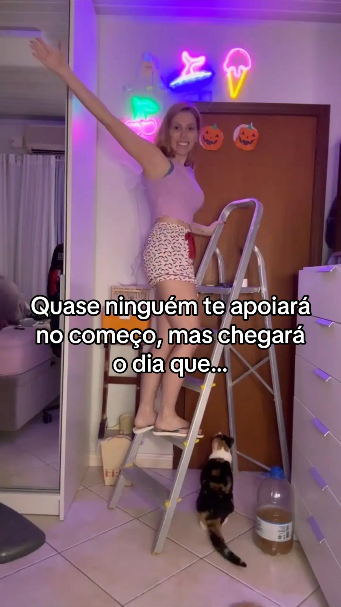 Foque no seu objetivo mesmo quando ninguém apoiar. Tudo o que vc precisa é ter fé em vc mesma e acreditar que será possível. Você consegue, eu prometo. 🧡 #fyp #motivacional #motivacao #trend 