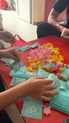 Đóng túi mù đến tận đêm =)) #charm #sticker #xuhuong 