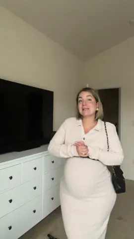 36 settimane incinta, outift per il ristorante 💙