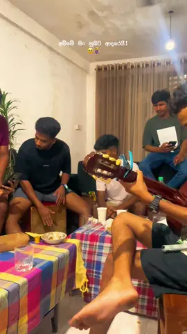 Mandaram wahi watena( අම්මේ නුඹ මගේ රැජිනයි👸)#cover #guitarcover #viraltiktok 