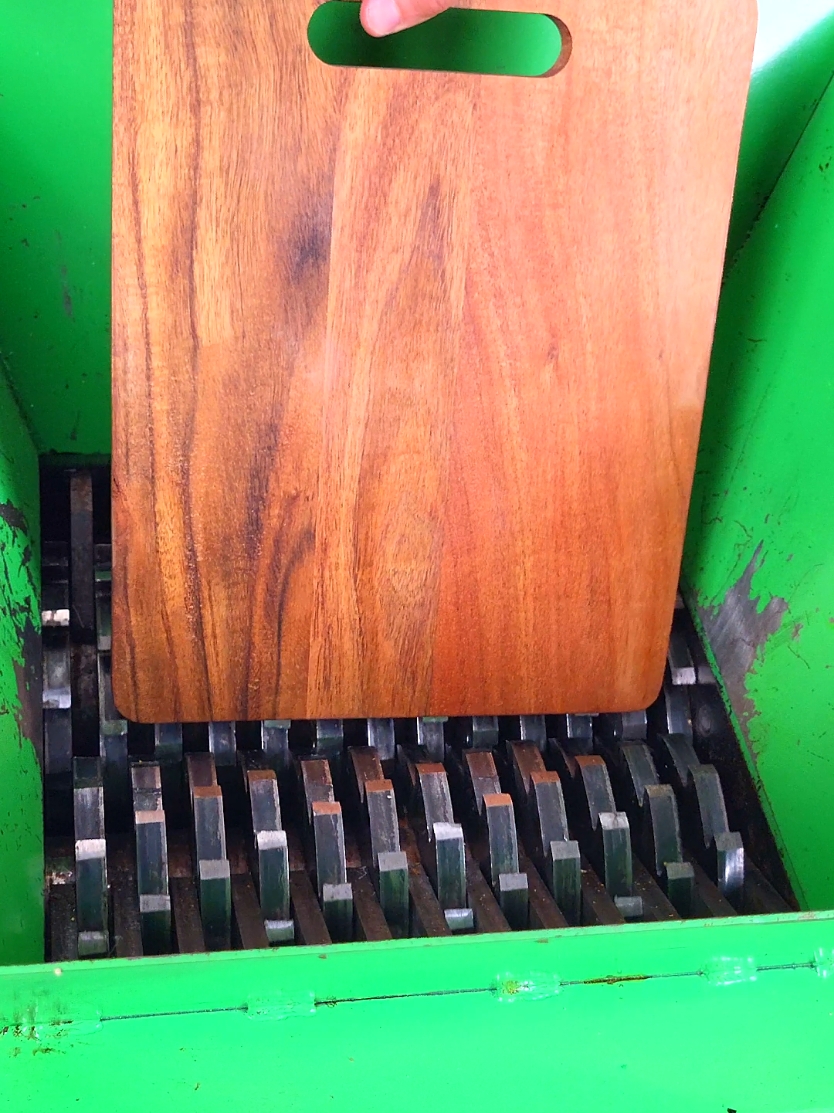 #asmrsounds #shreddermachine #oddlysatisfying #asmrtiktoks #satisfyingvideo #experiment #ASMR #asmrvideo #satisfying 