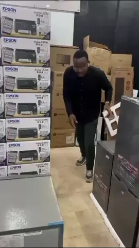 🚀 Découvrez l'impression sans limites avec l'Epson L3250 ! 🖨️🌈 Dites adieu aux cartouches vides 👋🖊️ et imprimez en toute simplicité. Parfait pour la maison ou le bureau ! 🏠📚 🎥 Regardez cette démo et voyez par vous-même ! 👉 Achetez ici : [lien dans la bio] ou copiez ce lien : https://djokstore.ci/products/epson-ecotank-l3250-a4-wi-fi-tout-en-un-reservoir-dencre-encre-pour-imprimante