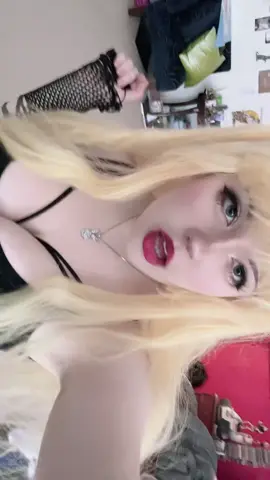 shes so me idc #misa #misaamane #misaamanecosplay #deathnote #deathnotecosplay #fyp #foryou 