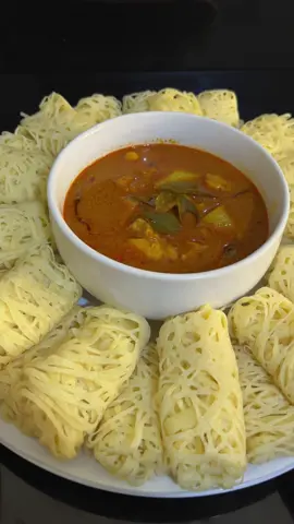 Makan pakai acar nenas lebih enak . Roti Jala kari ayam  - resep kari ayam ada di vt sebelumnya  Roti jala  Bahan : 1/2 kg Tepung terigu 4 sdm mentega cair 1 butir telur 450 ml air  Note : - Mentega dicairkan  - Tuang air bertahap sambil semua bahan diaduk .  - Setelah semua bahan diblender wajib di saring. - Tekstur adonan ketal tidak terlalu cair, jika adonan diangkat dengan whisk tidak putus-putus.  - Panaskan pan dan oles dengan sedikit minyak - Masak dengan apil kecil