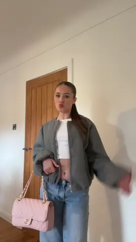 I LIKE MY MONEY RIGHT WERE I CAN SEE IT 👛🛍️💵 #shopaholic #bag #clothes #rubyalexis #fyp #viral 