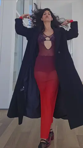 I'm really for fashion week. #fashiontiktok #fashionweek #hollywood #trendingvideo #viraltiktok #smash #model #styletips #Runway #runwaywalk #catwalk 