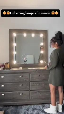 Disponible sur le site en bio / instagram: Elle_Belle_Store 💖 ✨Élevez votre routine de beauté avec nos lampes de miroir de courtoisie Hollywood ! Transformez votre routine de maquillage avec nos superbes lampes de miroir de courtoisie Hollywood ! ✨Parfaites pour créer un éclairage de qualité studio chez vous. Ces lampes élégantes ajoutent non seulement une touche de luxe à votre vanité, mais elles vous assurent également un éclat parfait et uniforme à chaque fois. Pourquoi vous allez les adorer : Éclairage professionnel : Imitez l'éclairage d'une loge Hollywoodienne. Parfait pour l'application de maquillage, la coiffure et les routines de soins de la peau. ✨Luminosité réglable : Personnalisez la luminosité pour s'adapter à tout moment de la journée ou condition d'éclairage avec des réglages dimmables. ✨Design élégant : Chic et stylées, ces lampes complètent n'importe quel ensemble de vanité, ajoutant une touche de sophistication à votre espace. Installation facile : Installation en quelques minutes sans tracas. Il suffit de brancher et de se pomponner ! ✨Comment les utiliser : Installez votre miroir : Placez votre lampe de miroir de courtoisie Hollywood sur votre table de toilette. Branchez-la : Connectez-la à une source d'alimentation et allumez-la. Ajustez la luminosité : Utilisez l'interrupteur de variation pour régler la luminosité selon vos préférences. Pomponnez-vous ! : Profitez de l'éclairage parfait pendant que vous appliquez votre maquillage ou coiffez vos cheveux. Obtenez la vôtre dès aujourd'hui 😍 . . . . . . #decor #decoration #makeup #vanitymirror #bedroom #bedroomdecor #bedroominspo #tunisia #trending #musthave #essentials #girly #grwm #tunisie #aesthetic #pinterest 