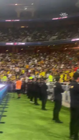 #الاتحاد_قوة فيديو عظيم جداً جداً ، دعم جماهير الاتحاد لكل من حسام عوار وموسى ديابي يوم الأمس #اتحاد_جدة 