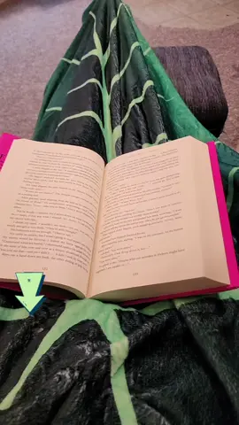 This leaf blanket is so cozy for reading! #leaf #blanket #plants #books #houseplants #houseplantsoftiktok #plantsoftiktok #BookTok #fyp 